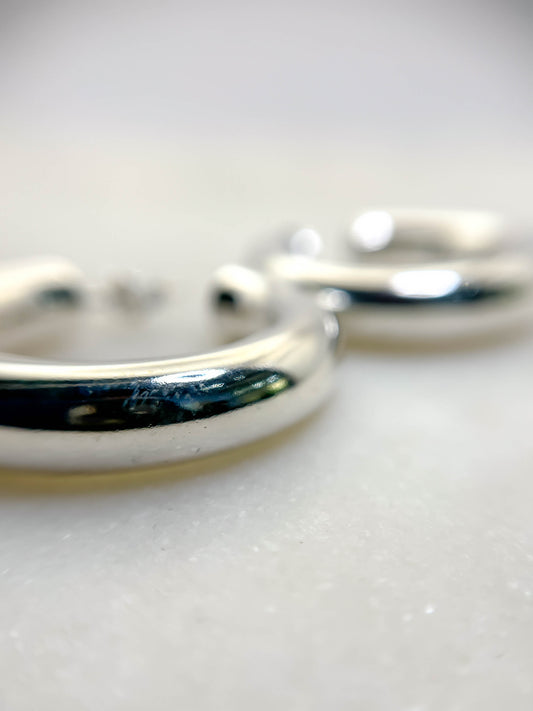 Arracadas tubo con mariposa