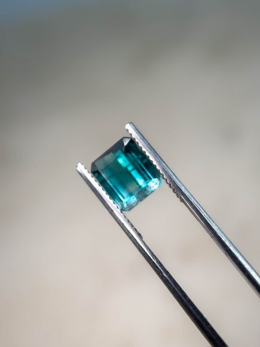 Gem drop #3: Turmalina indicolita bitono en corte esmeralda
