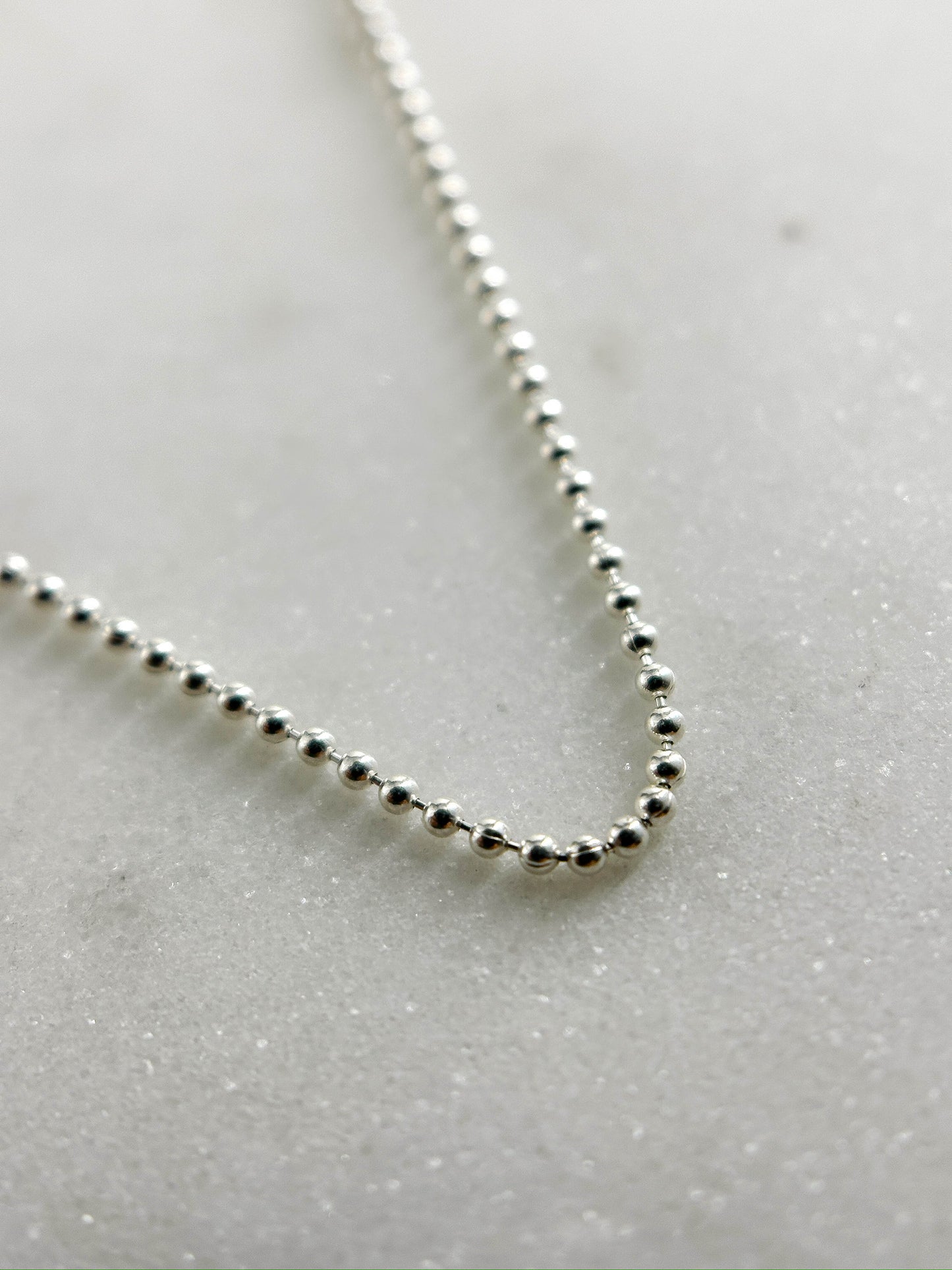 Cadena estilo puntos en plata