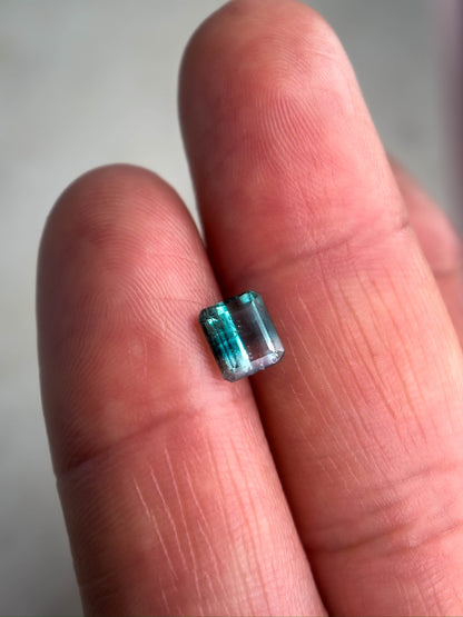 Gem drop #3: Turmalina indicolita bitono en corte esmeralda