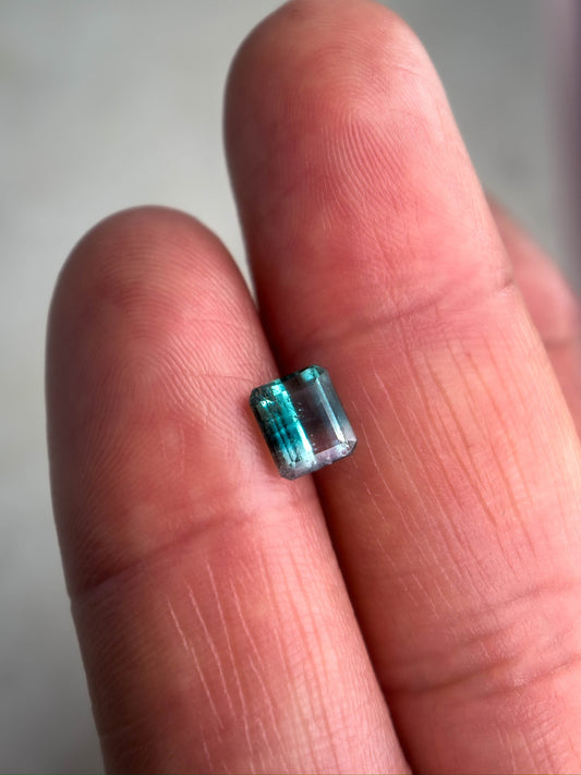 Gem drop #3: Turmalina indicolita bitono en corte esmeralda