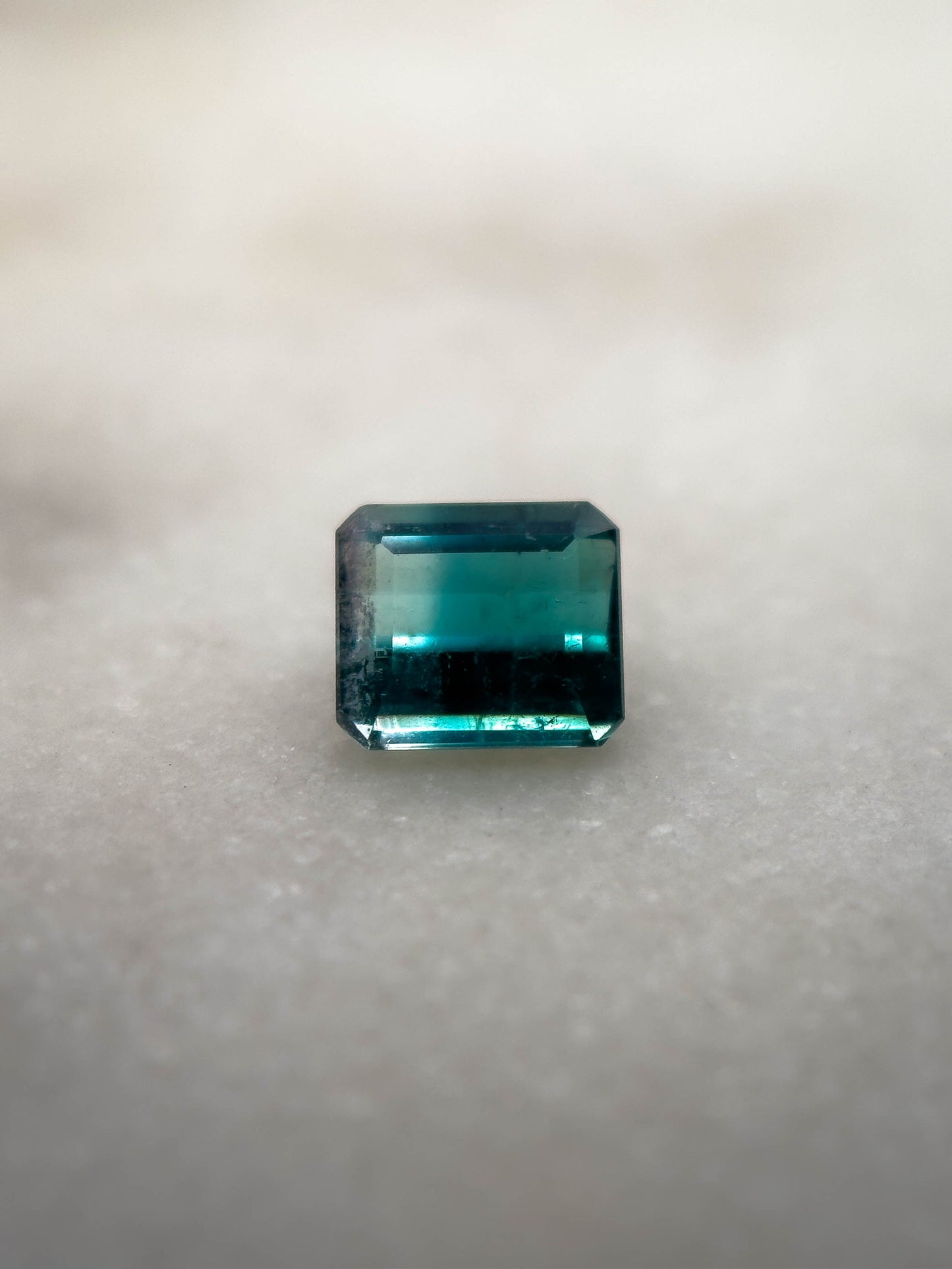Gem drop #3: Turmalina indicolita bitono en corte esmeralda