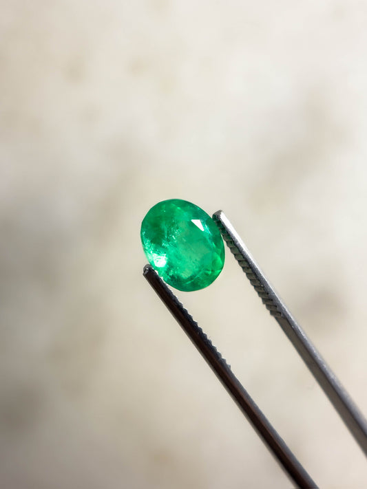 Gem drop #2: Esmeralda colombiana en corte oval