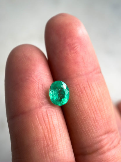 Gem drop #2: Esmeralda colombiana en corte oval