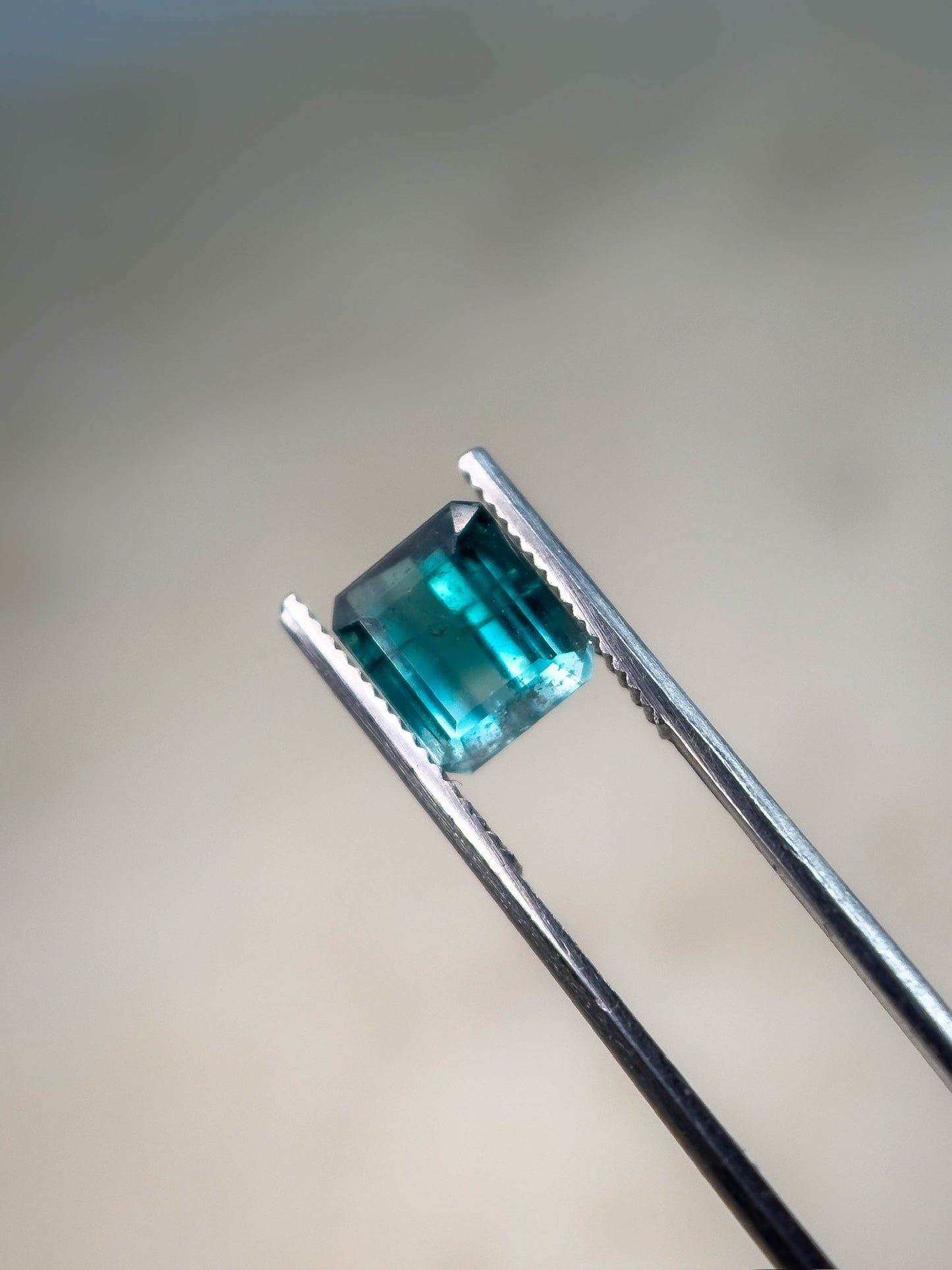 Gem drop #3: Turmalina indicolita bitono en corte esmeralda