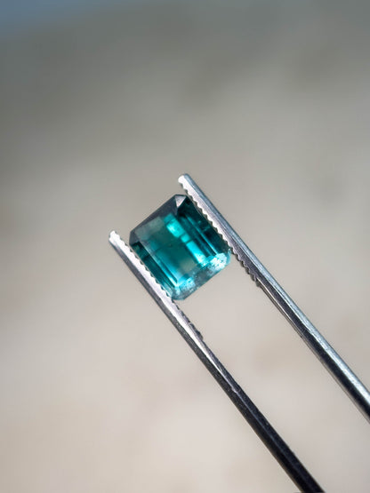 Gem drop #3: Turmalina indicolita bitono en corte esmeralda