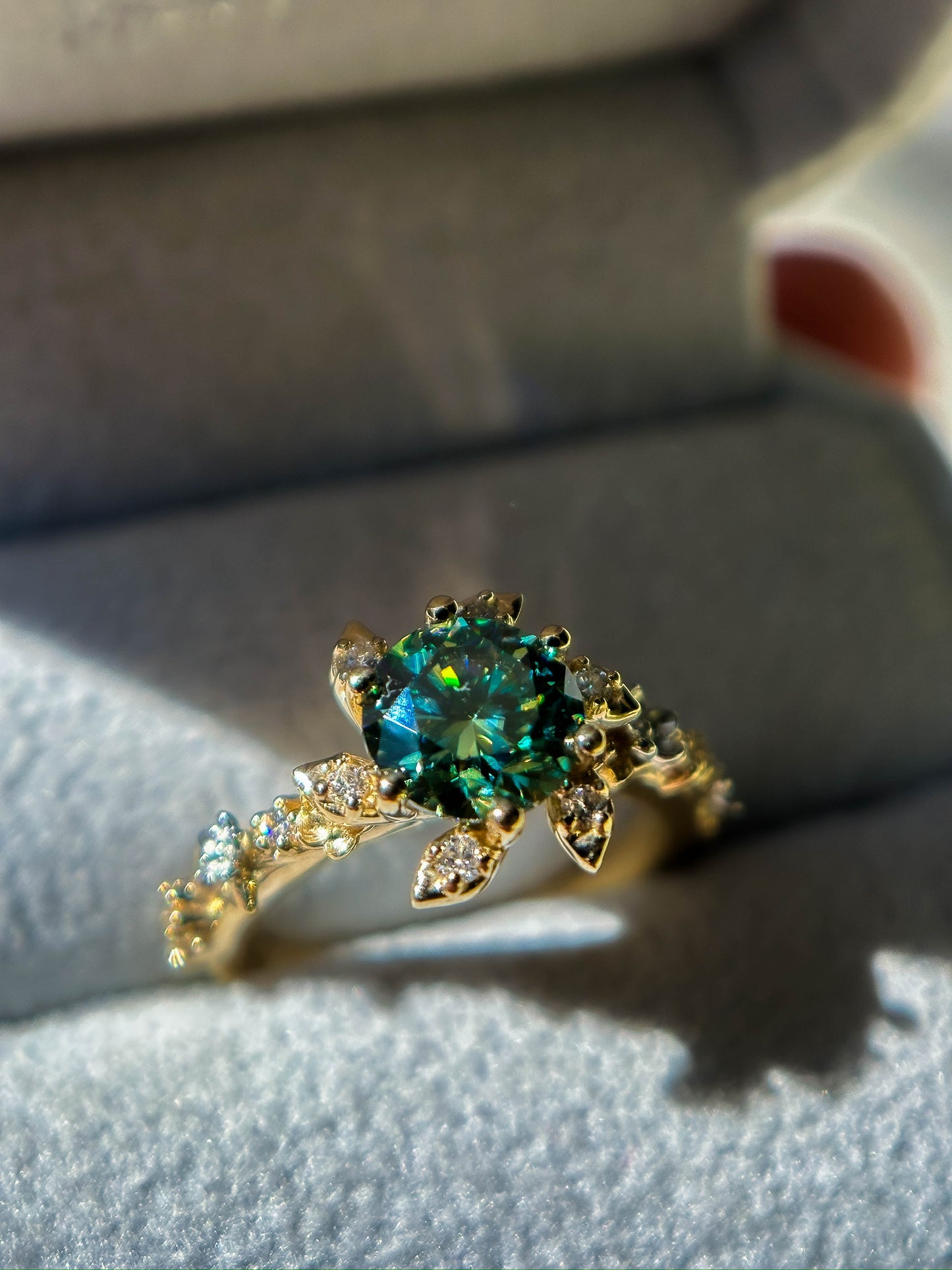 Anillo flores en oro amarillo y oro blanco 14k